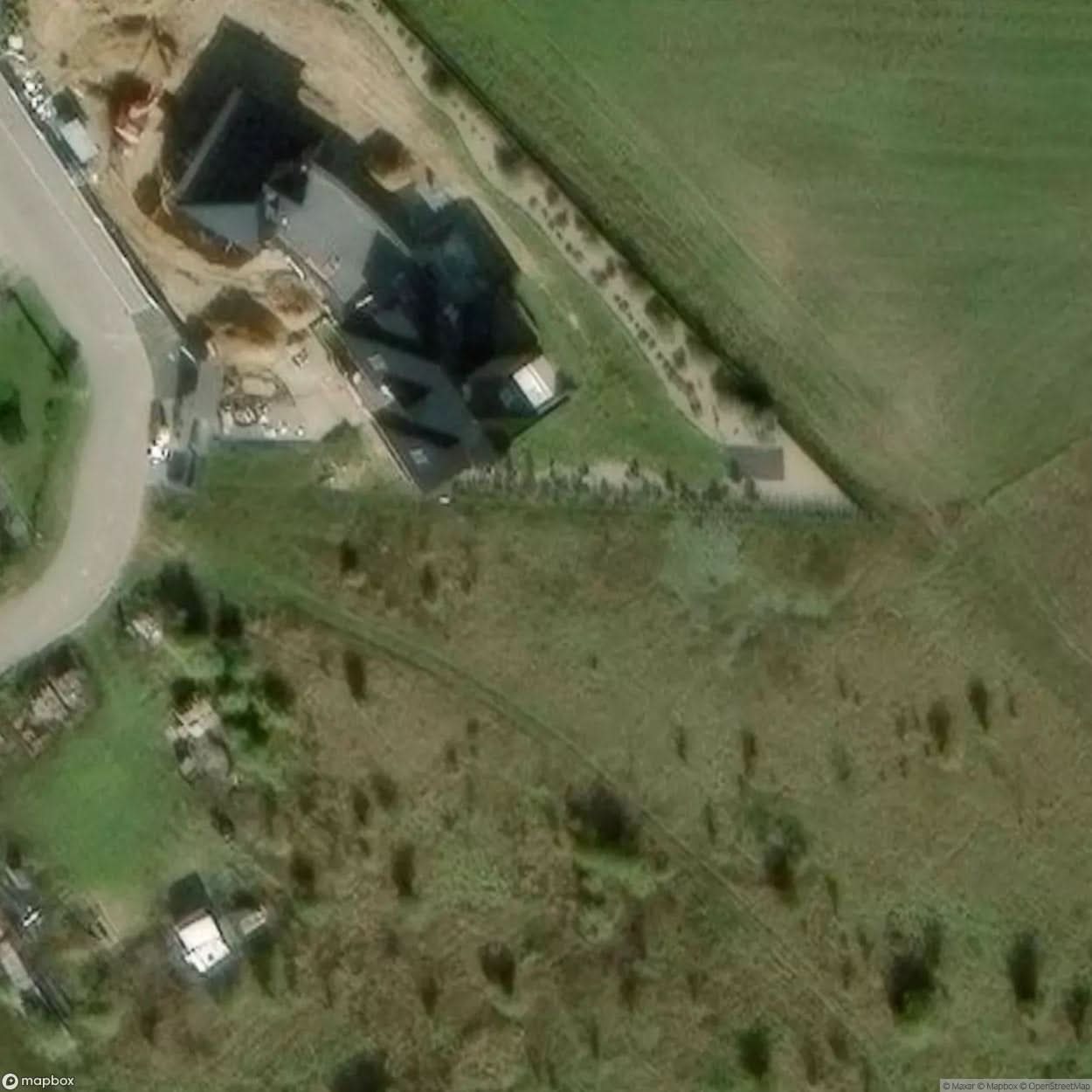 Site Houses Abandoned During Construction [ENG] #33658