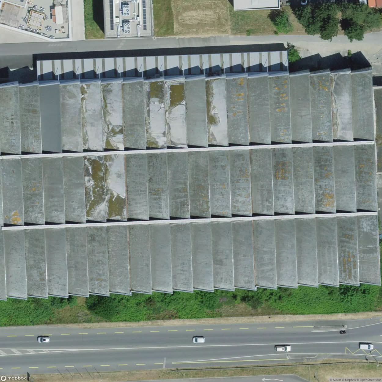Huge Empty Hangar [CHE] #16225