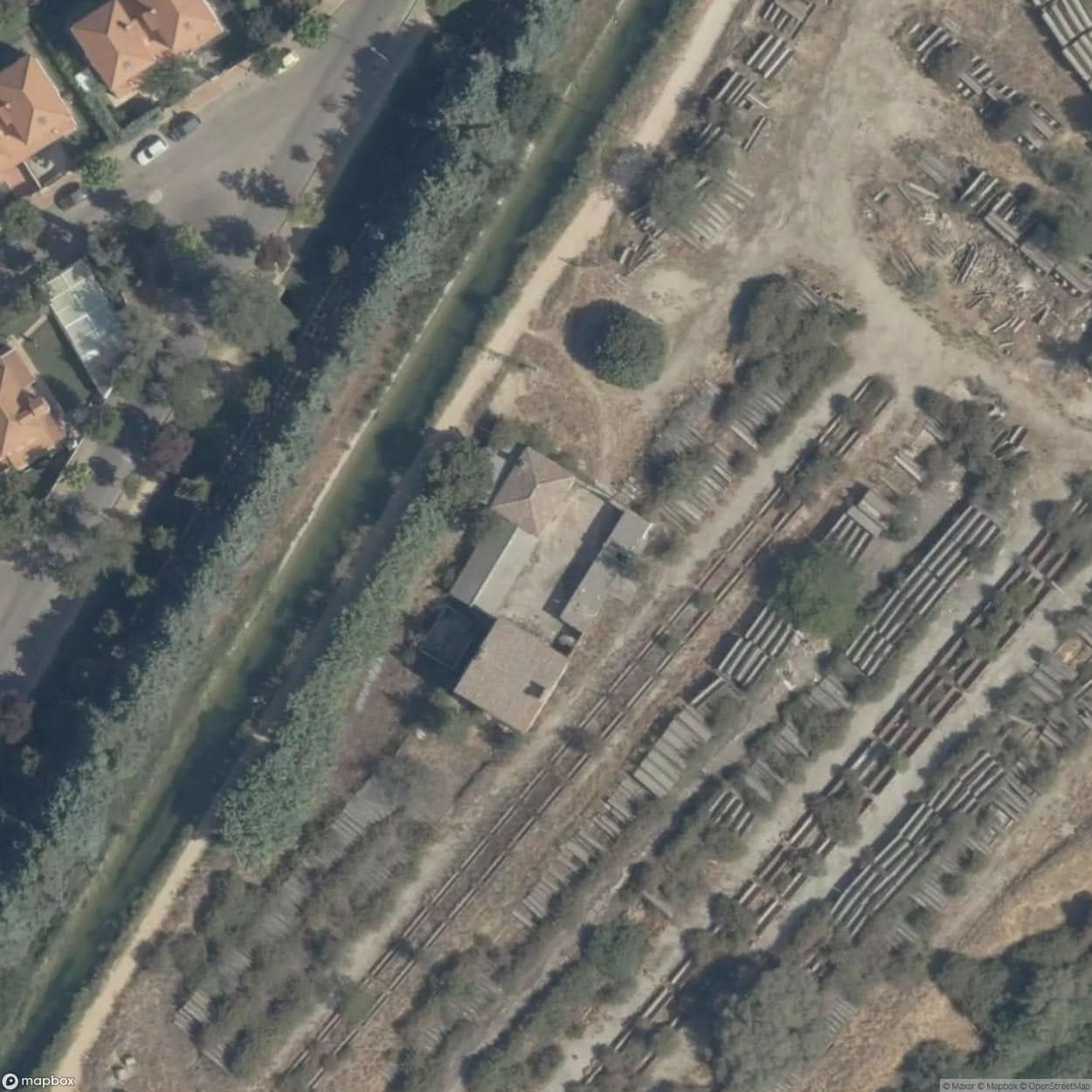 Mount Of Houses Great Shed Aband By Tripa And With A Large House Next Door [SPA] #21857