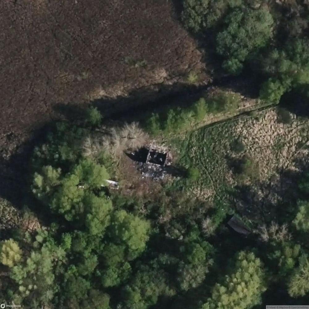 Small Burnt Out House Ruin [GER] #20869